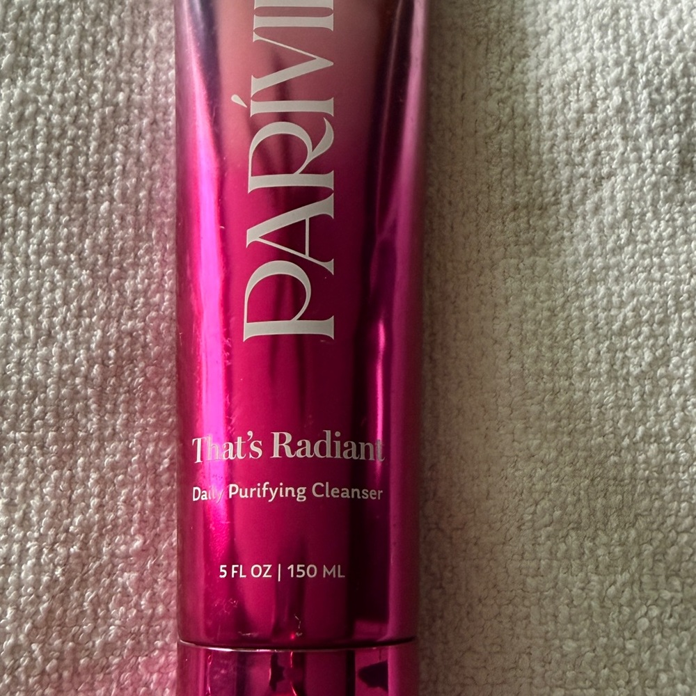 Parívie That’s Radiant Daily Purifying Cleanser